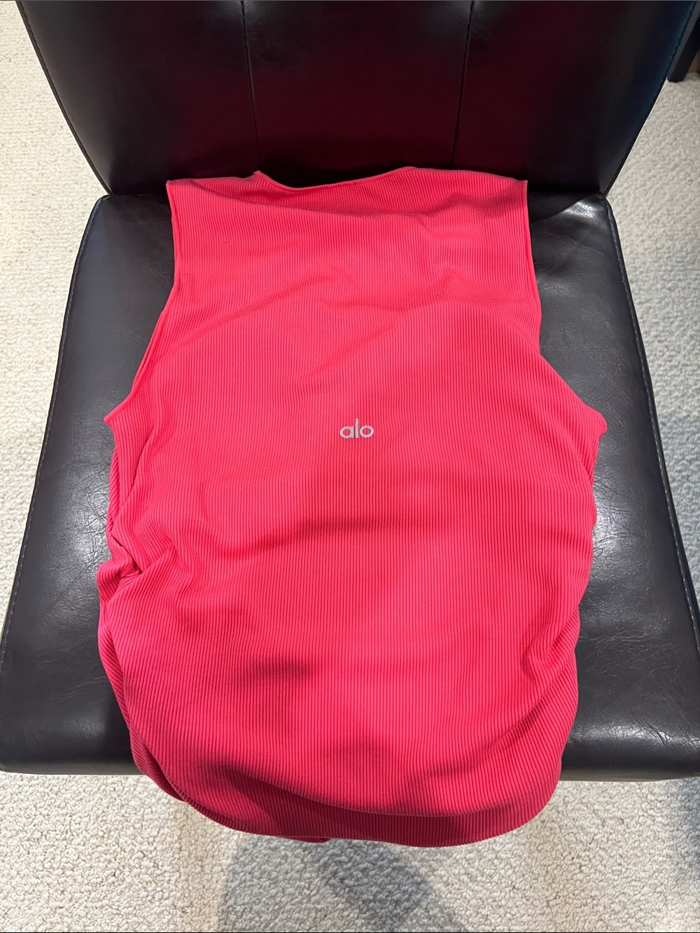 Alo Ribbed En Pointe Tank - Candy Red - Picture 3 of 3